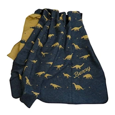 Abbildung von Fussenegger Kinderdecke mit Wunsch Name bestickt JUWEL junior Dinos allover 140 cm x 200 anthrazit curry Kuscheldecke Namen personalisiert