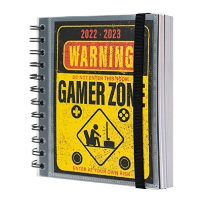 Abbildung von Grupo Erik Schulplaner 2022 2023, Gameration Schulkalender Terminkalender 14x16 cm, ein Tagesplaner für erfolgreiches Schuljahr, Gamer Planer, AEEDPM2215