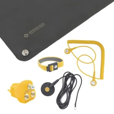Abbildung von BERNSTEIN ESD Personenerdung Set 5 tlg Handling Matte (500x400x0,5), Armband, 2 Kabel, Erdungsstecker Zum Arbeiten in elektrostatisch geschützten Bereichen