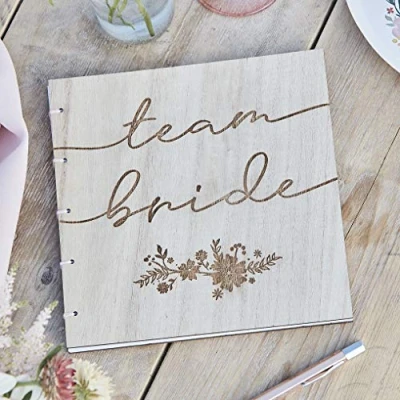 Abbildung von Ginger Ray Wooden &#039;Team Bride&#039; Hen Party Gästebuch