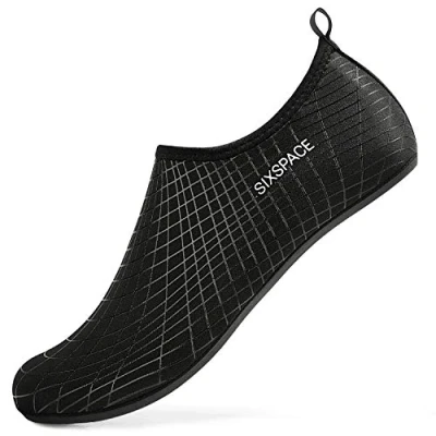 Abbildung von Sixspace Herren Damen Badeschuhe Wasserschuhe Aquaschuhe Strandschuhe Schnell Trocknend Slip on Breathable Schwimmschuhe Surfschuhe für Beach Pool Surfen Yoga Schwarz(Lieferantengröße 41 EU)
