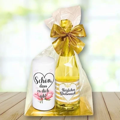 Abbildung von Hochwertiges Geschenkset Piccolo Beerenperlwein Herzlichen Glückwunsch mit Kerze &quot;Schön, dass es dich gibt&quot; Secco Sekt Stumpenkerze als Geschenk für Frauen zum Geburtstag