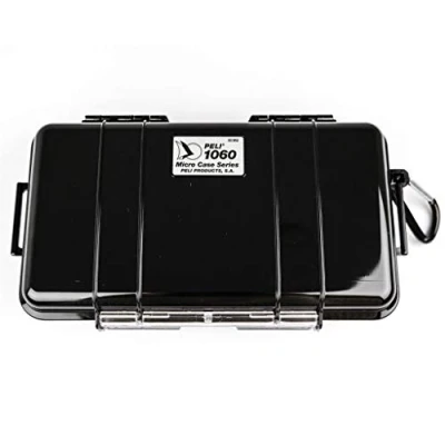 Abbildung von PELI 1060 Micro Case Kleine Schutzbox, IP67 Wasserdicht, 1,3L Volumen, Hergestellt in den USA, Schwarz/Schwarze Gummieinlage