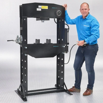 Abbildung von Datona Werkstattpresse 50 t mit Handwinde + 8 teiliges Stempelset