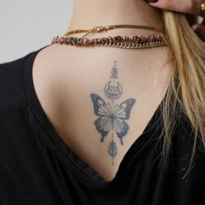 Abbildung von Inkster Tattoo Schmetterling mit Symbolen vegane &amp; wasserfeste Temporäre Tattoos für Erwachsene EU Kosmetikzertifizierte Farbe revolutionäres 2 Wochen Premium Klebetattoos