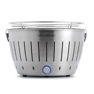 Abbildung von LotusGrill Classic Edelstahl G340 mit USB Anschluß der raucharme Holzkohlegrill