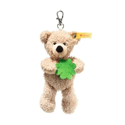 Abbildung von Steiff Anhänger Teddybär Fynn 12cm beige Good Luck, Glücksbringer, kuscheliger Teddy aus Plüsch, vierblättriges Kleeblatt Filz, ideale Geschenkidee, waschmaschinenfest