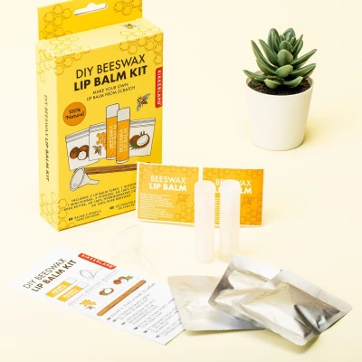 Abbildung von Bienenwachs Lippenbalsam DIY Set