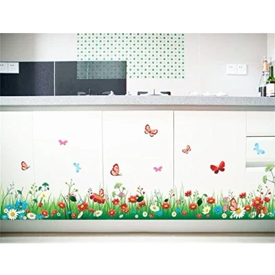 Abbildung von ufengke Wandtattoo Grün Gras Wiese Wandaufkleber Wandstickers DIY Bunte Blumen &amp; Schmetterlinge Wandbild für Kinderzimmer Wohnzimmer Schlafzimmer Baseboard Flur Garderobe
