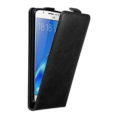 Abbildung von Cadorabo Hülle kompatibel mit Samsung Galaxy J5 2016 Flip Design aus Premium Kunst Leder Klappbare Stoßfeste Magnetische Cover für Tasche in Schwarz