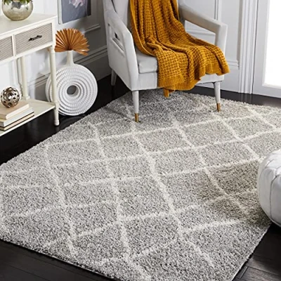 Abbildung von SAFAVIEH Zottelig Teppich für Wohnzimmer, Esszimmer, Schlafzimmer Berber Shag Collection, Kurzer Flor, Hellgrau und Creme, 122 X 183 cm