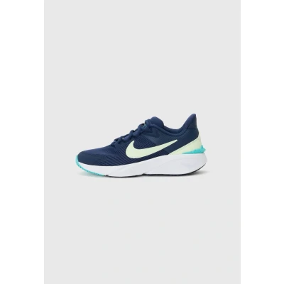Abbildung von Nike Performance STAR Runner 4 Laufschuh Straße für Kinder, Größe: 35.5, Midnight navy/volt tint/dusty cactus/white Schuhe