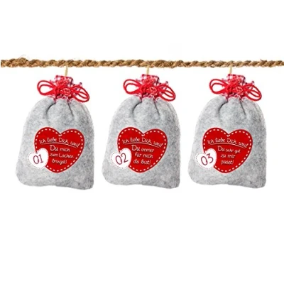 Abbildung von 24 Adventskalender Säckchen aus Filz mit Gründen ICH LIEBE DICH, WEIL ... inkl. Schnur (für Erwachsene Männer und Frauen geeignet) für Weihnachtskalender/Adventskalender zum Befüllen