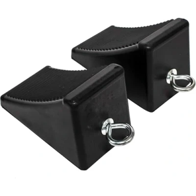 Abbildung von MaxxHaul 50011 Gummi Unterlegkeil mit Öse (16,5 x 9,5 10,2 cm), 2 Stück