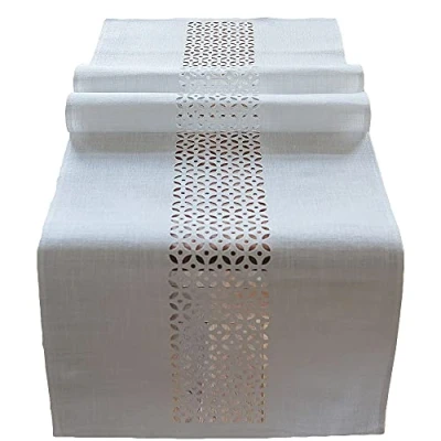 Abbildung von matches21 HOME &amp; HOBBY Tischdecke Tischläufer Durchbrochene Ornamente wollweiß 40x140 cm (1 tlg)