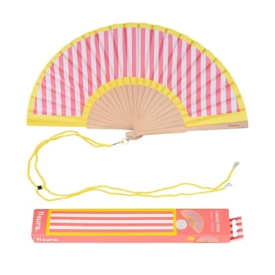 Abbildung von FISURA Holzfächer mit Streifenmuster in Rosa und Gelb. Farbenfrohes, stilvolles Accessoire, tragbarer Handventilator praktischem Aufhänger. Ideal für Sommerlooks. Maße: 42,5 x 23 cm