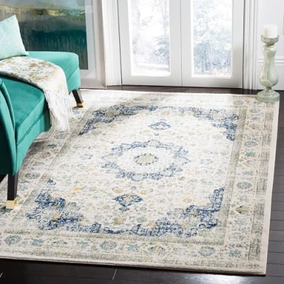 Abbildung von SAFAVIEH Traditionell Teppich für Wohnzimmer, Esszimmer, Schlafzimmer Evoke Collection, Kurzer Flor, Elfenbein und Blau, 155 X 229 cm