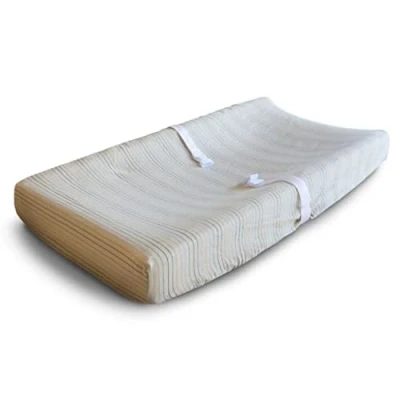Abbildung von Mushie Waschbar Wickelauflagenbezug Wickelauflagehbezug 70x45 cm, Passend für Standard Wickelauflage Verstellbare Sicherheitsgurte (Retro Stripes)