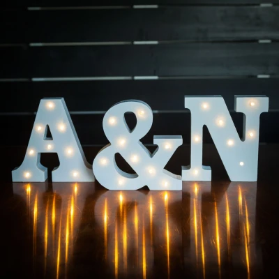 Abbildung von Out of the Blue 57/6074 Holz Buchstabe &quot;A&quot; beleuchtet mit 8 LED Lichtern, batteriebetrieben, ca. 16 cm