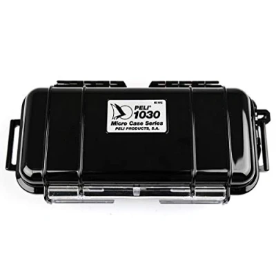 Abbildung von PELI 1030 Wasserdichtes Micro Case für Persönliche Utensilien, IP67 Zertifiziert, Wasser und Staubdicht, 0,6L Volumen, Schwarz/ Schwarze Gummieinlage