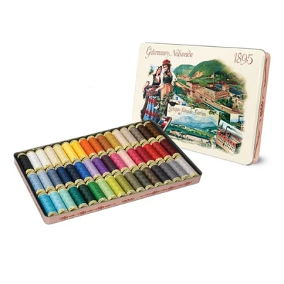 Abbildung von Gütermann creativ Nostalgie Box mit 48 Spulen Allesnäher 100 m in verschiedenen Farben
