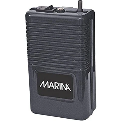 Abbildung von Marina 11134 Batterie Durchlüfterpumpe für Aquarien, verlässliche Back up Luftquelle, mit Luftschlauch 45cm,und Austströmerstein, Schwarz