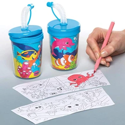 Abbildung von Baker Ross Becher „Meerestiere“ zum Ausmalen mit biegsamen Strohhalmen für Kinder Dekorieren perfekt als kleine Partyüberraschung im Sommer (3 Stück)
