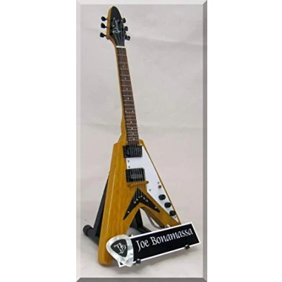 Abbildung von Joe Bonamassa Miniatur Gitarre mit Gitarrenplektrum