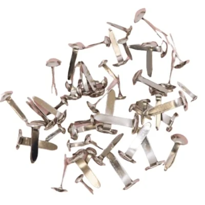 Abbildung von Craftelier Set von 50 Brads oder Binders in drei verschiedenen Größen Ideal zum Verzieren Etiketten Dekorieren Karten, Scrapbooking und anderen Bastelprojekten Farbe Silber