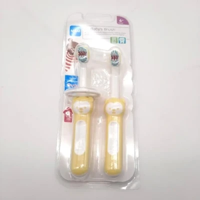 Abbildung von MAM Baby&#039;s Brush Set C121 mit zwei Zahnbürsten kurzem und kompaktem Griff, Sicherheitsring, für Babys ab 6 Monaten, neutral, 2 Stück