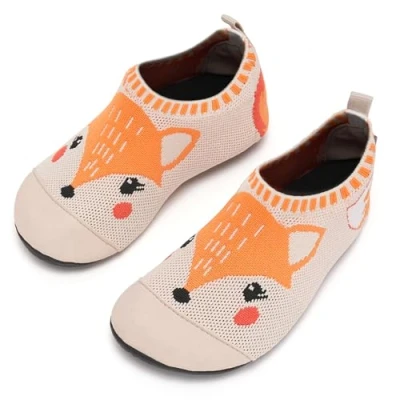Abbildung von IceUnicorn Kinder Hausschuhe Atmungsaktive Pantoffeln Leicht Rutschfest Turnschläppchen Hüttenschuhe Jungen Mädchen Slippers für Kindergarten(Fuchsbraun,22/23EU)