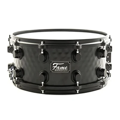 Abbildung von Fame FSS 65 Snare Drum, 14&quot;x6.5&quot;, Hammered Black Steel, Professional Quality, Remo Skins, Die Cast Hoops, 10 Tuning Screws, Includes Drum Sticks, Ideal for Beginners&quot;