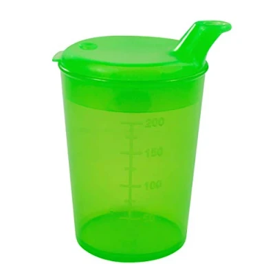 Abbildung von Medi Inn+ Schnabelbecher Schabeltasse Trinkbecher 250 ml (Farbe: grün, Öffnung: 8 x 4 mm)