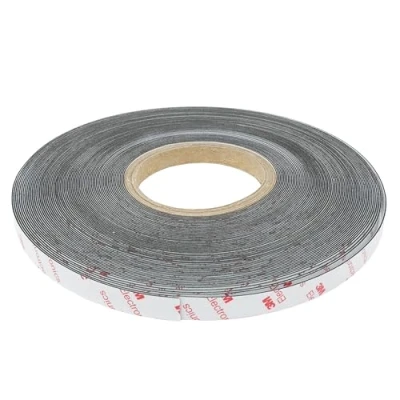 Abbildung von Ferroflex® 12,5mm Breites 3M Selbstklebender und Glänzender Weißer Eisenstreifen Für Wände, Wodurch Die Magneten von Instantoberflächen Auf 30 Meter Länge Anziehen Werden