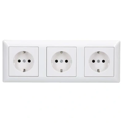 Abbildung von Jung SCHUKO Set Alpinweiß Serie AS AS583WW Rahmen 3 fach + 3x A1520KIWW SCHUKO® Steckdose mit Berührungsschutz