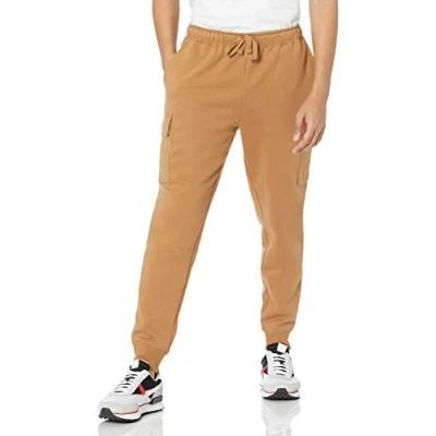 Abbildung von Amazon Essentials Herren Cargo Fleece Jogginghose, Bräunen, S