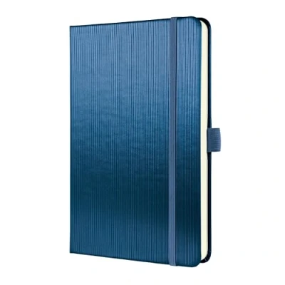 Abbildung von SIGEL CO402 Premium Notizbuch kariert, A5, Hardcover, 194 nummerierte Seiten, blau metallic, nachhaltiges Papier, mit Inhaltsverzeichnis, Stiftschlaufe, Falttasche, Gummibandverschluss, Conceptum