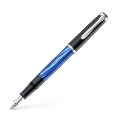 Abbildung von Pelikan Füllhalter Classic 205, Blau Marmoriert, Feder F (fein), hochwertiger Kolbenfüller im Geschenk Etui, 801966