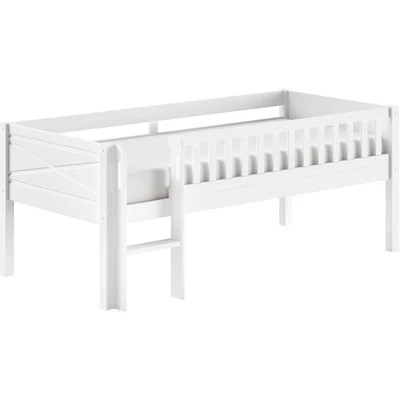 Abbildung von Vipack Spielbett &quot;Scott mit niedriger Einstiegshöhe, inkl. Leiter und Rolllattenrost&quot;, in Kiefer massiv, weiß 90x200 cm, wahlweise ohne Rollboxen