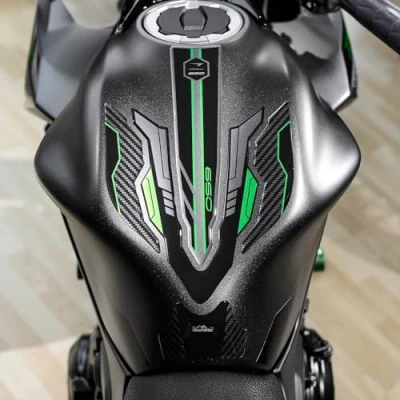 Abbildung von Resin Bike Aufkleber Motorrad Kompatibel Mit Kawasaki Z650 2024. Schutz Tank Schutzfolie vor Stößen und Kratzern. Aufklebersatz 3D Harzklebstoff Stickers Made in Italy