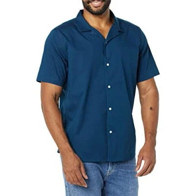Abbildung von Amazon Essentials Herren Urlaubshemd mit schmaler Passform, Marineblau, S