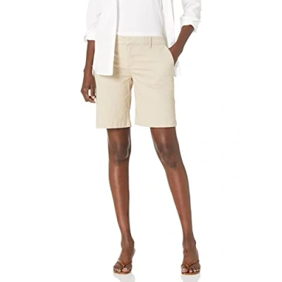 Abbildung von Tommy Hilfiger Damen 9 Hollywood for Women, Standard and Plus Size Lässige Shorts, Khaki, 38 (2er Pack)