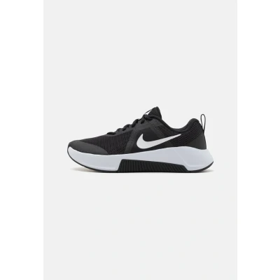 Abbildung von Nike Performance MC Trainer 3 Trainingsschuh, Herren, Größe: 44.5, Black/white Schuhe