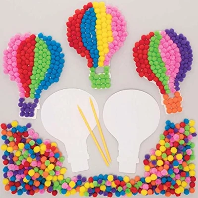 Abbildung von Baker Ross FE373 Heißluftballon Bastelset Packung mit 5 selbstklebenden Karten bunten Pompons zum Basteln