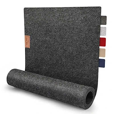 Abbildung von sølmo I Design Tischläufer Grau aus Filz 100x30 cm Tischband Skandinavischer Filzläufer Tisch Abwaschbar mit Leder Label Winter