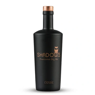 Abbildung von SHADOWS Franconian Dry Gin classic handcrafted Premium mit fruchtig würzigem Geschmack kleine fränkische Destillerie aromatischer für Genießer 500ml