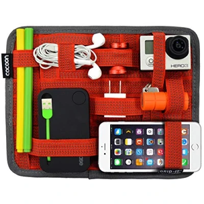 Abbildung von Cocoon GRID IT 7 9&quot; iPad Zubehör &amp; Organizer mit elastischen Bändern / Praktischer für Aktentasche Organisationssystem Tablets Schlaufe inkl. Mouse Pad Rot 18,4x1x23,5 cm