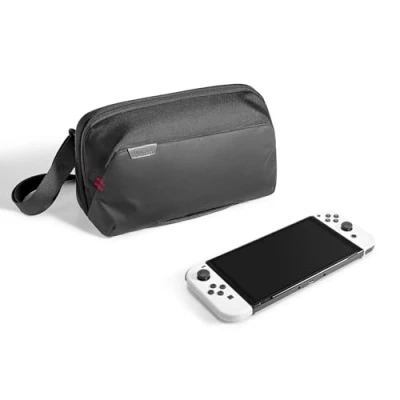 Abbildung von tomtoc Tragetasche Schultertasche für Nintendo Switch/Switch OLED Modell, Rundumschutz Klein Umhängetasche Sling Bag mit 20 Spielkassetten Passt Switch Pro Controller, Ladegerät