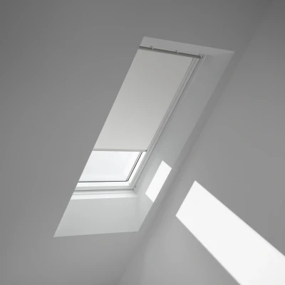 Abbildung von VELUX Verdunklungsrollo &quot;DKL SK06 1025SWL&quot;, verdunkelnd, Verdunkelung, ohne Bohren, in Führungsschienen, weiße Führungsschienen &amp; Griffleiste