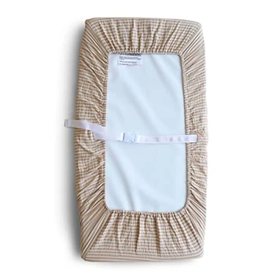 Abbildung von Mushie Waschbar Wickelauflagenbezug Wickelauflagehbezug 70x45 cm, Passend für Standard Wickelauflage Verstellbare Sicherheitsgurte (Natural Stripes)